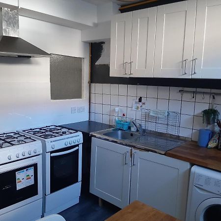 Single Bedrooms With Wifi And Underbed 10 London Eksteriør billede