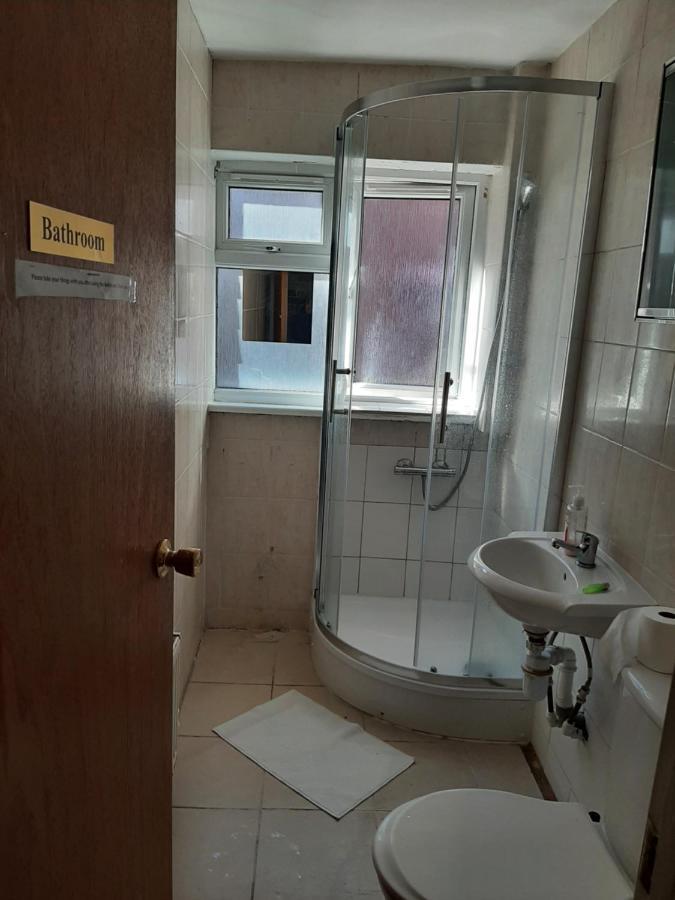 Single Bedrooms With Wifi And Underbed 10 London Eksteriør billede