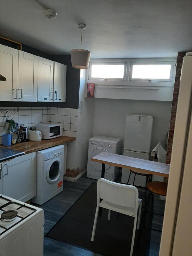 Single Bedrooms With Wifi And Underbed 10 London Eksteriør billede